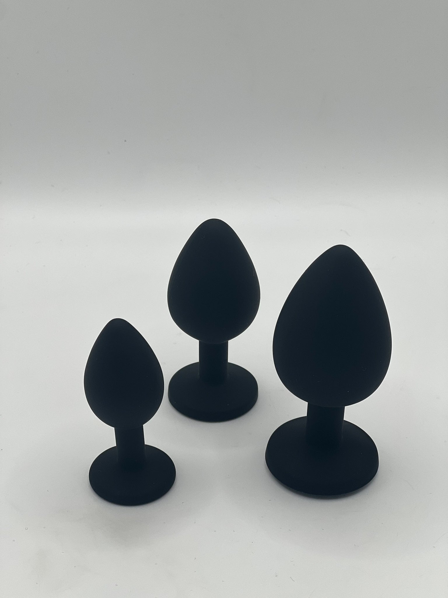Introducing our set of 3 silicone butt plugs, designed to take your anal play to the next level. Made with high-quality, body-safe silicone, these butt plugs are soft, smooth, and easy to clean. the butt plugs come in 3 different sizes. Product specifics -   Small plug - 7cm length // 9cm diameter   Medium plug 8cm length // 11cm diameter   Large Plug 9cm length // 13cm diameter   Material Medical grade flexible silicone. 